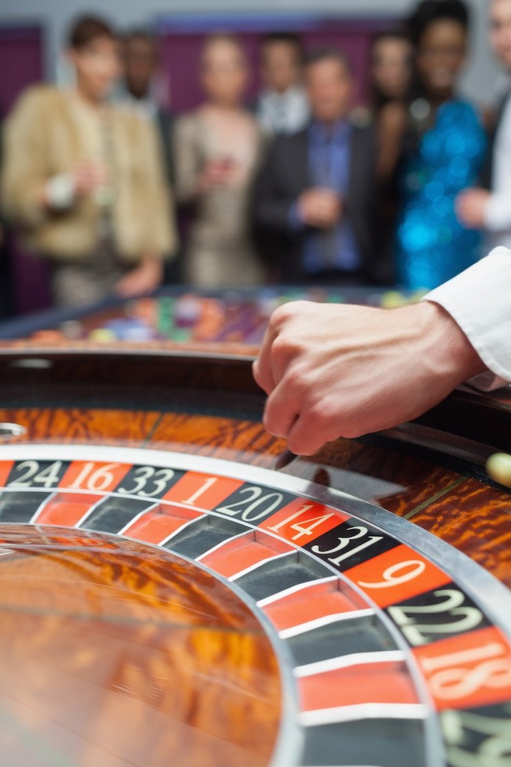 Meja Live Baccarat dengan dealer profesional dan antarmuka taruhan mawar108